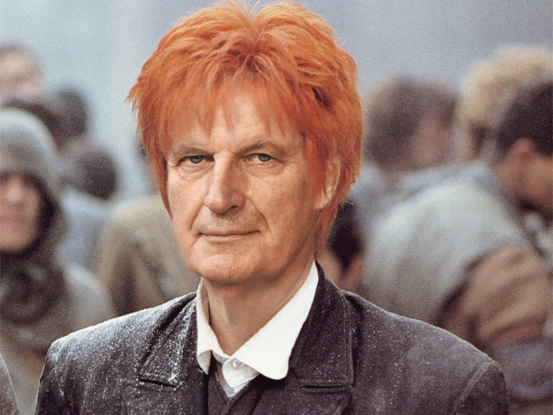 Photomontage le visage de Barnier sur la tête de Mylène Farmer dans le clip Désenchantée