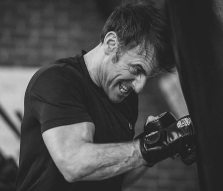 Photo de Macron en train de boxer
