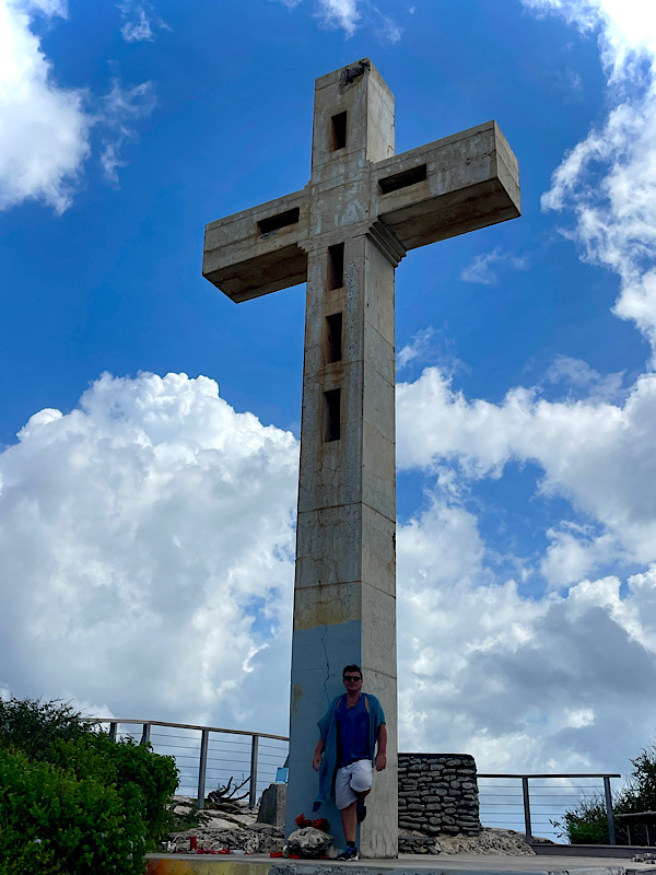 Moi au pied de la croix de la pointe des châteaux