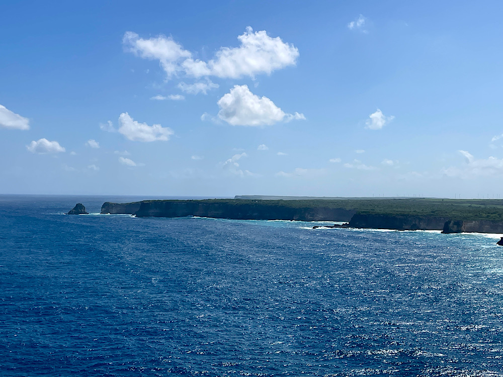 Ciel et mer séparés par les falaises de la grande vigie